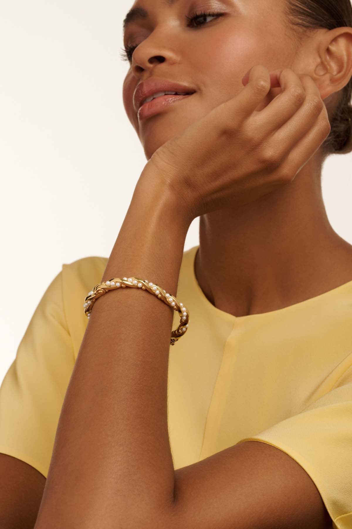 Tilaa Twisted Pearl Bangle Bracelet Pearl