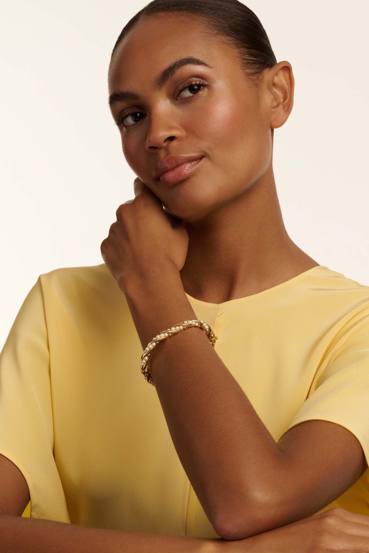 Tilaa Twisted Pearl Bangle Bracelet Pearl