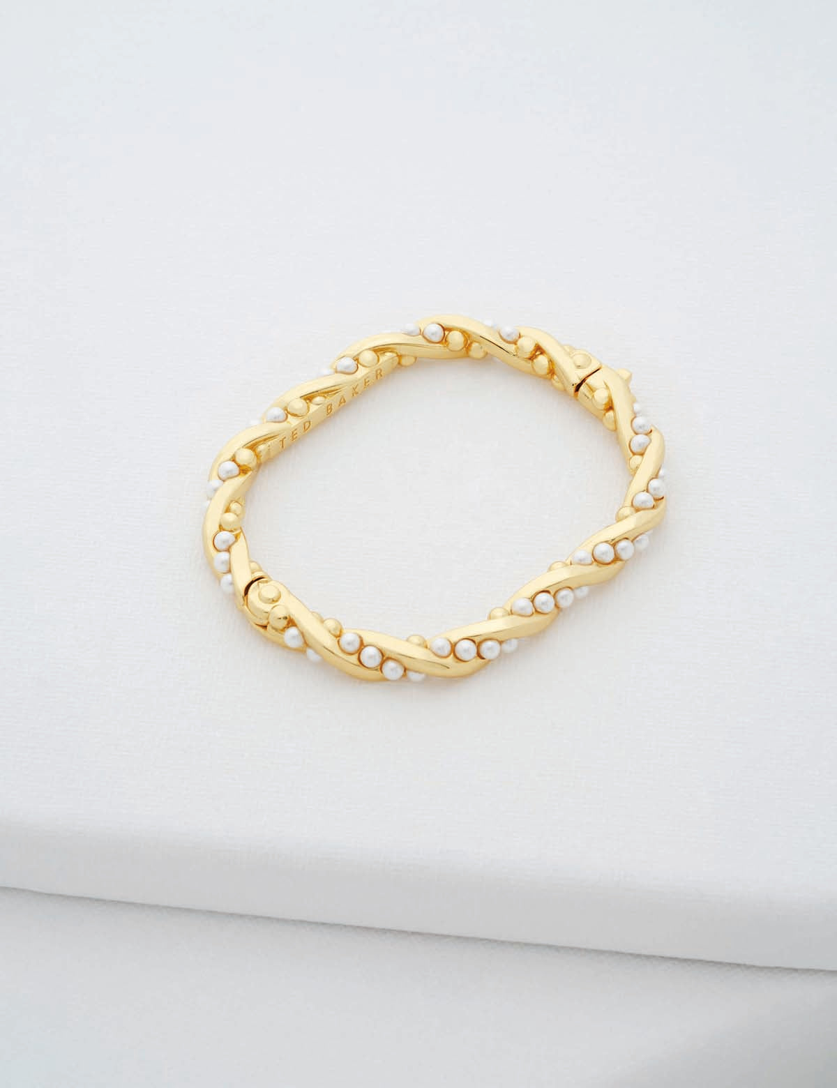 Tilaa Twisted Pearl Bangle Bracelet Pearl
