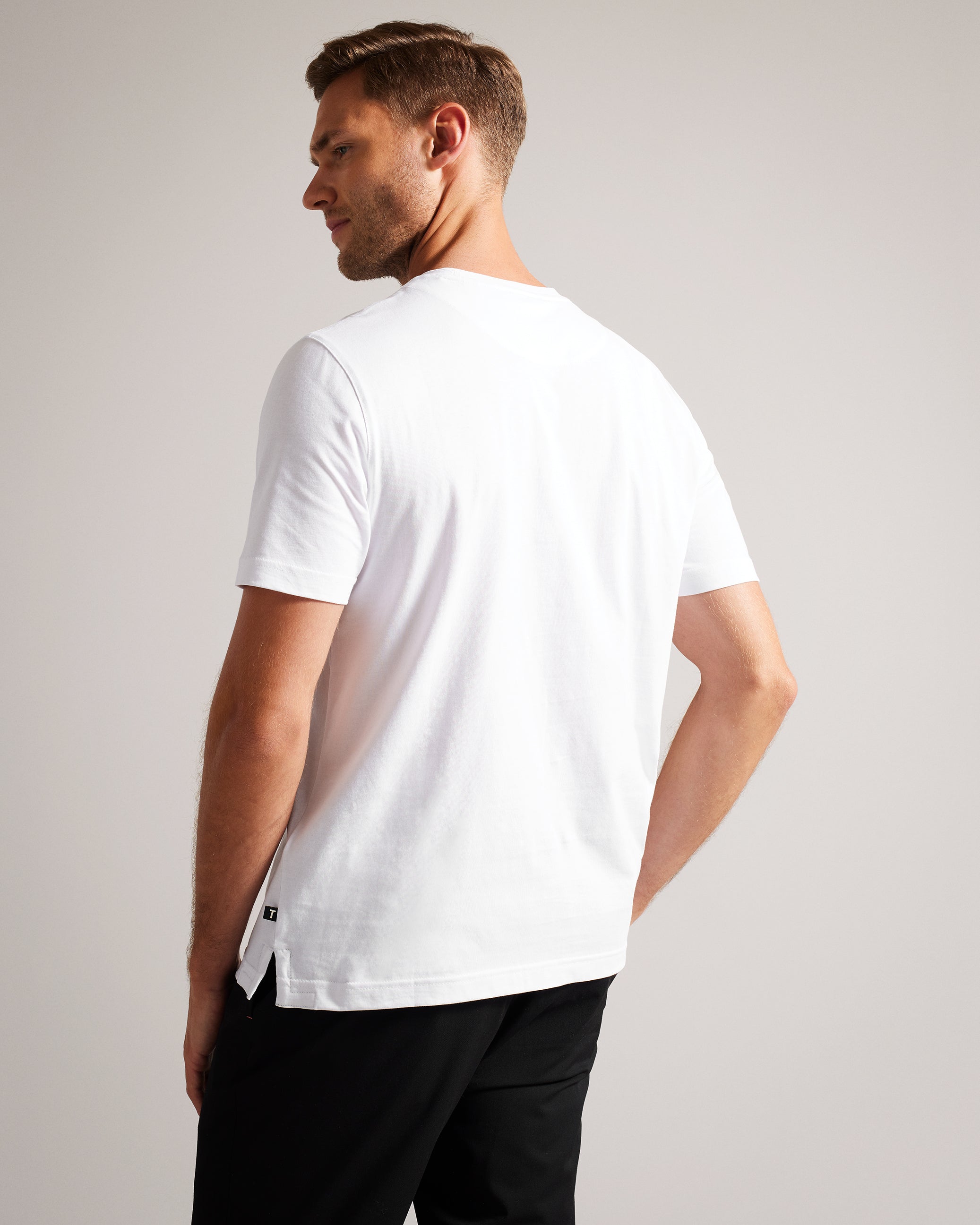 Rofata Short Sleeve Square Logo Graphic T-Shirt White